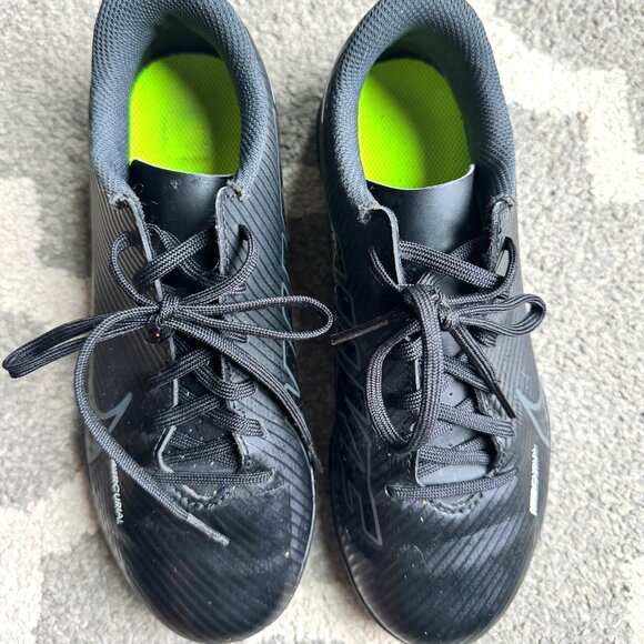 Nike Jr. Mercurial Vapor 16 Club (Black) Size 4Y - Picture 1 of 3